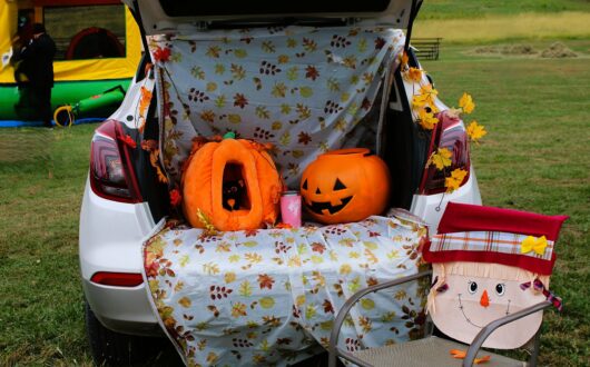 boo-springs-trunk-or-treat-decorated-car